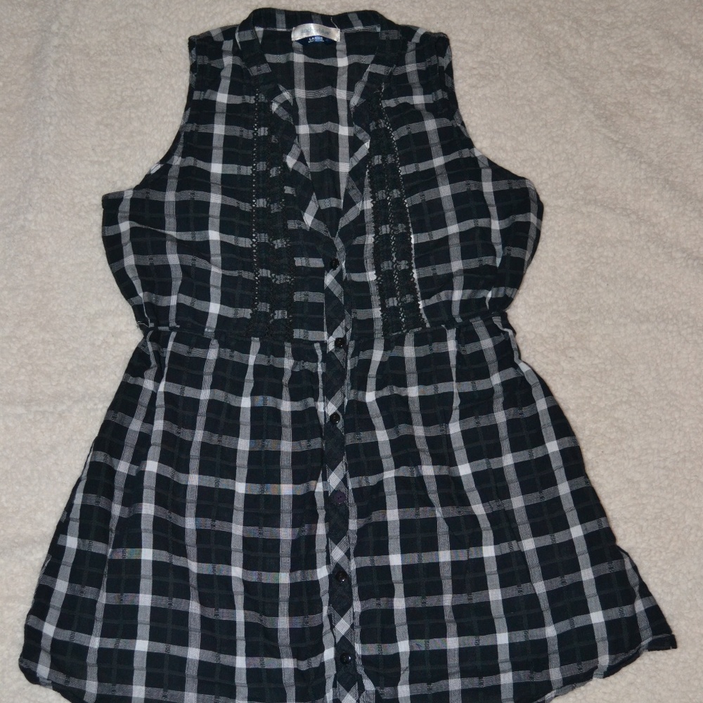 black & white v neck flannel  sleeveless top